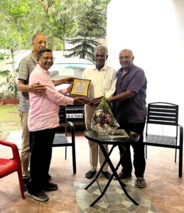 Felicitation of Shri. Raghunath Dhole, by Dr Satish Pande.